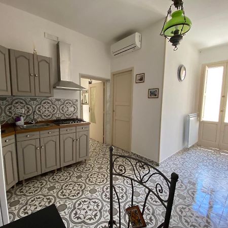 Fiori Catene Tra Le Torri Conversano Luaran gambar