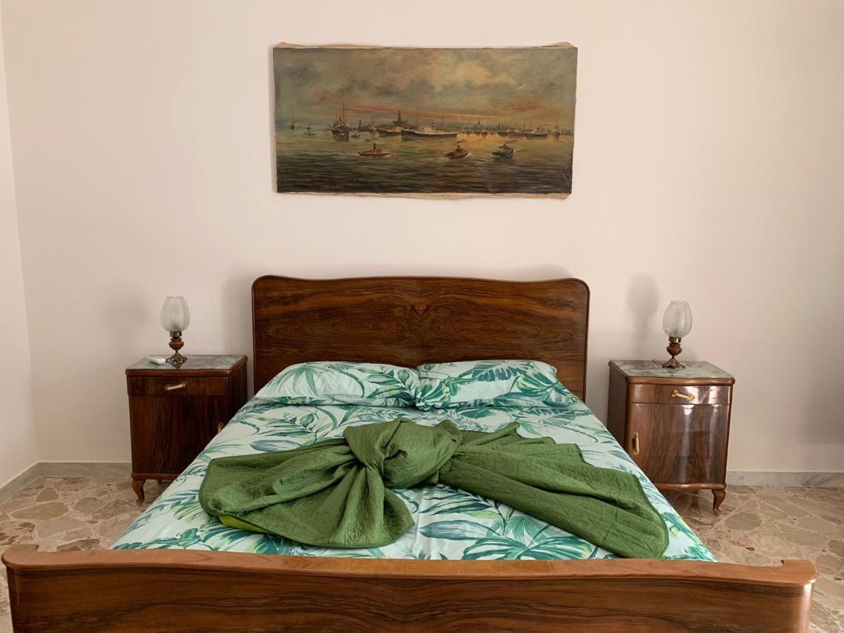 Fiori Catene Tra Le Torri Conversano Luaran gambar