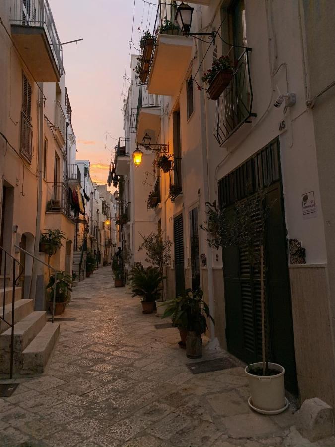 Fiori Catene Tra Le Torri Conversano Luaran gambar