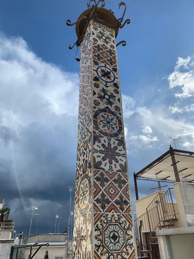 Fiori Catene Tra Le Torri Conversano Luaran gambar