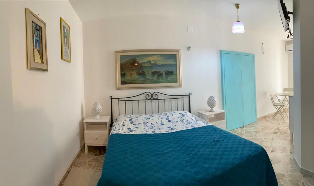 Fiori Catene Tra Le Torri Conversano Luaran gambar