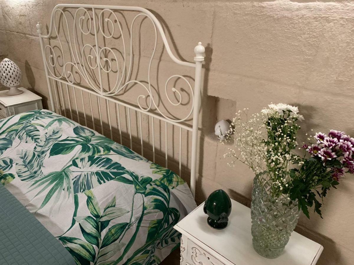 Fiori Catene Tra Le Torri Conversano Luaran gambar
