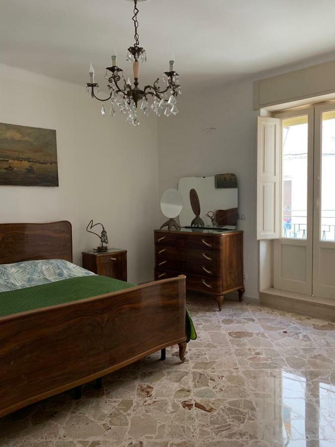 Fiori Catene Tra Le Torri Conversano Luaran gambar