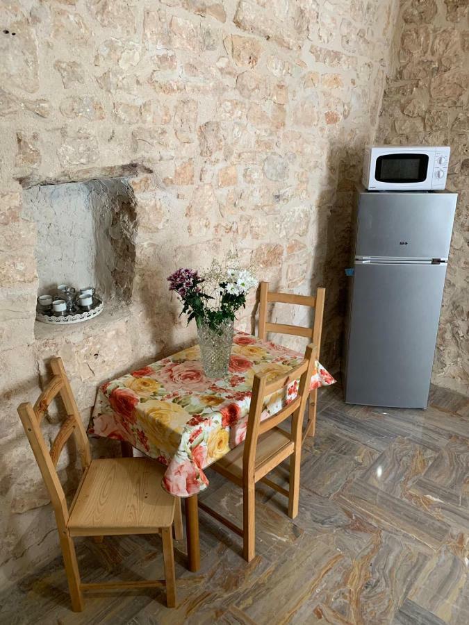 Fiori Catene Tra Le Torri Conversano Luaran gambar