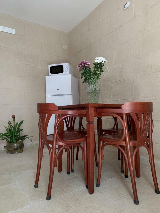 Fiori Catene Tra Le Torri Conversano Luaran gambar