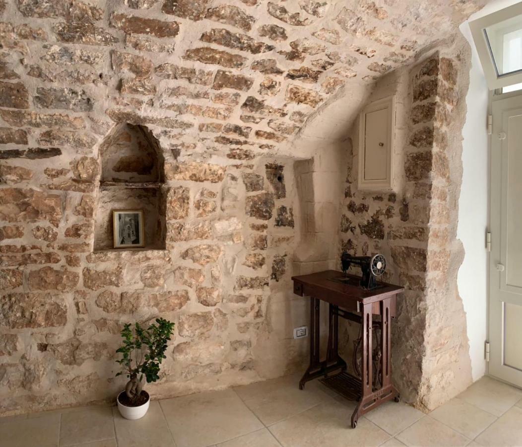 Fiori Catene Tra Le Torri Conversano Luaran gambar