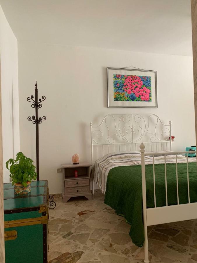 Fiori Catene Tra Le Torri Conversano Luaran gambar
